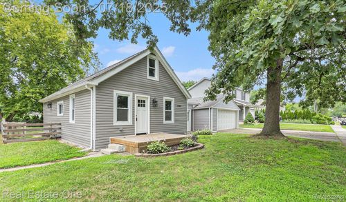 21801 Colgate St, Farmington Hills, MI, 48336-4833 | Card Image