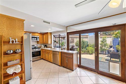 unit-2-2870 N Cottonwood St, Orange, CA, 92865-1236 | Card Image