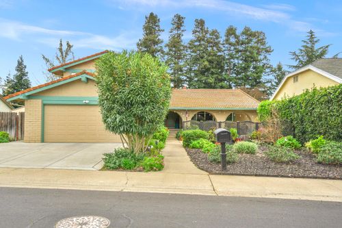 8548 Iris Crest Way, Elk Grove, CA, 95624 | Card Image