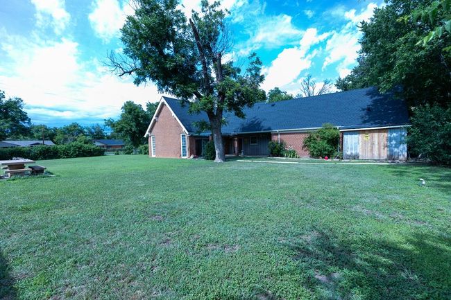 1001 W Walnut St, House other with 3 bedrooms, 3 bathrooms and 4 parking in Coleman TX | Image 36