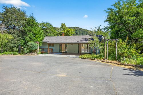 500 Tenney Dr, Rogue River, OR, 97537-4530 | Card Image