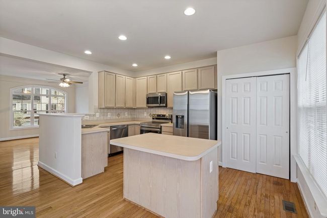 8011 Duck Pond Ter, Townhouse with 4 bedrooms, 3 bathrooms and null parking in MANASSAS VA | Image 8