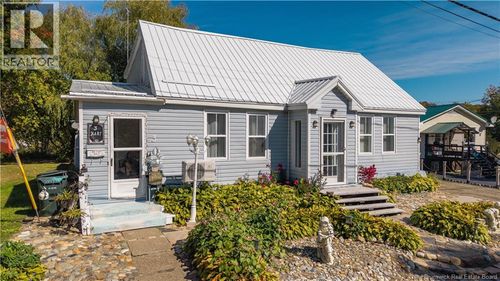 3 Pleasant St, St. Stephen, NB, E3L1A1 | Card Image