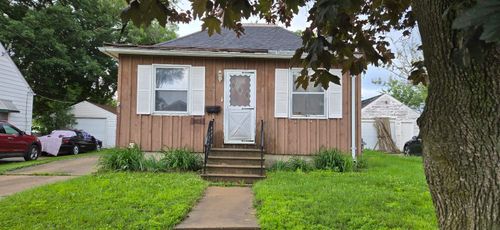 927 Newton St, Waterloo, IA, 50703-2147 | Card Image