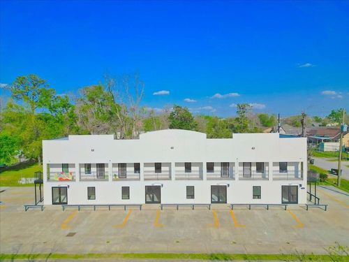 7704 Irvington Boulevard, Houston, TX, 77022 | Card Image