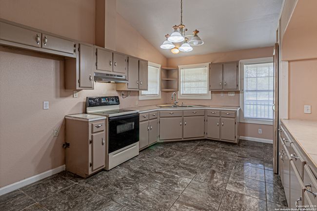 180 Brandon Way, House other with 3 bedrooms, 2 bathrooms and null parking in Poteet TX | Image 16