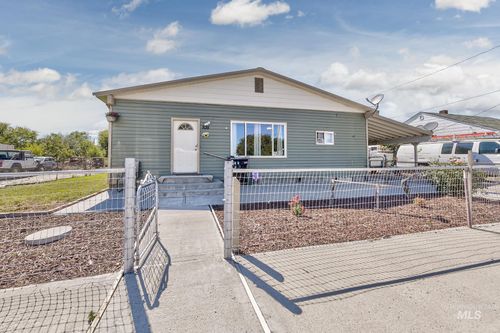 535 15th St, Vale, OR, 97918-9621 | Card Image
