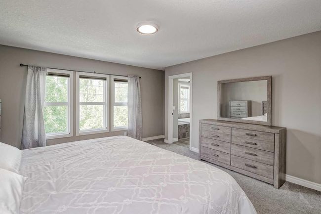 102 Marquis Grove Se, House other with 4 bedrooms, 4 bathrooms and 4 parking in Calgary AB | Image 27