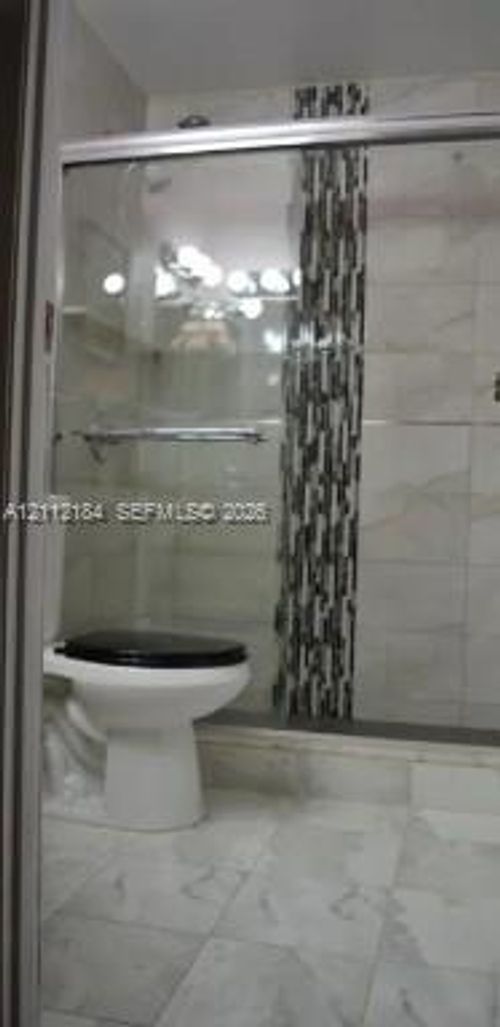 k209-18051 Nw 68th Ave, Hialeah, FL, 33015-3902 | Card Image