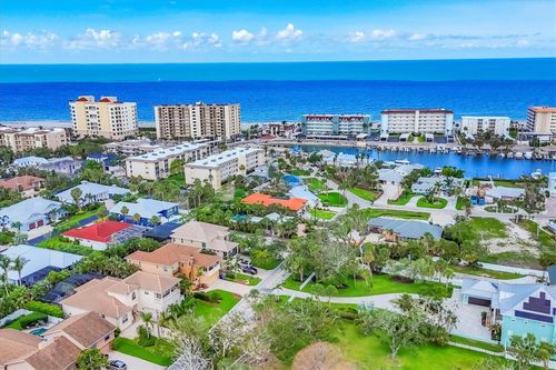 811 Laguna Dr, Venice, FL, 34285-1206 | Card Image