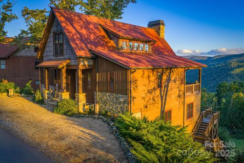 11-180 Eagle Village Cir, Banner Elk, NC, 28604-6170 | Card Image