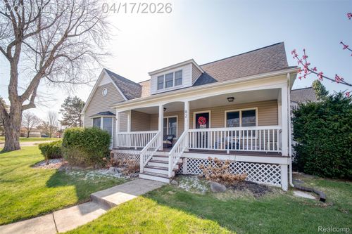 82 Granada Dr, White Lake, MI, 48386-3433 | Card Image