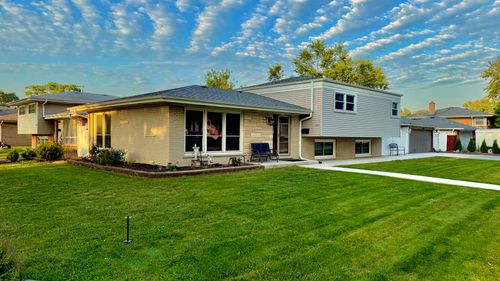 2181 Plainfield Dr, Des Plaines, IL, 60018-2732 | Card Image