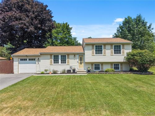 4207 Stepping Stone Ln, Liverpool, NY, 13090-1825 | Card Image