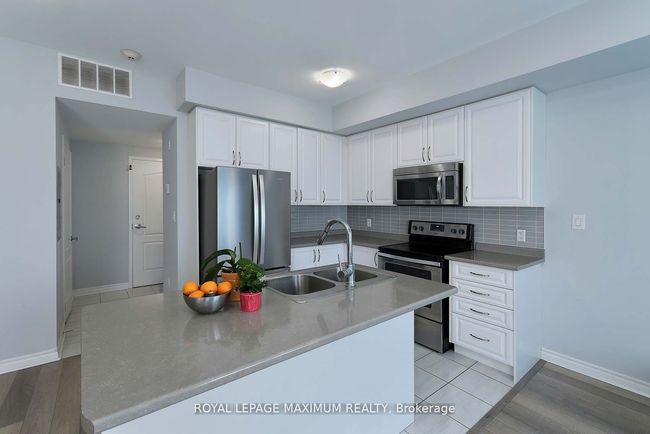 214 - 3905 Major Mackenzie Dr, Condo with 2 bedrooms, 3 bathrooms and null parking in Woodbridge ON | Image 8