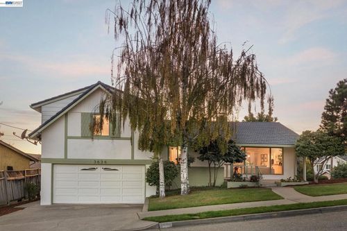 3636 Arcadian Dr, Castro Valley, CA, 94546-1114 | Card Image