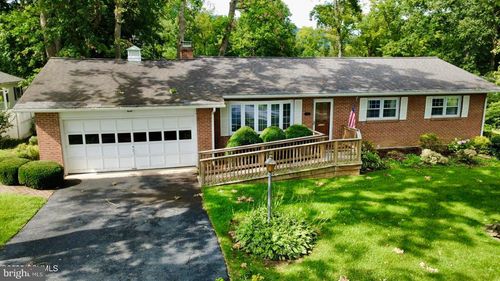 915 Woodland Dr, Bellefonte, PA, 16823-2419 | Card Image