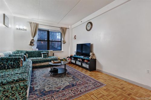 apt-1b-566 Gates Ave, Brooklyn, NY, 11221-3390 | Card Image