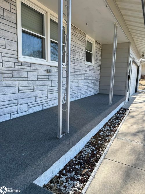 731 N Park St, Osceola, IA, 50213-1052 | Card Image