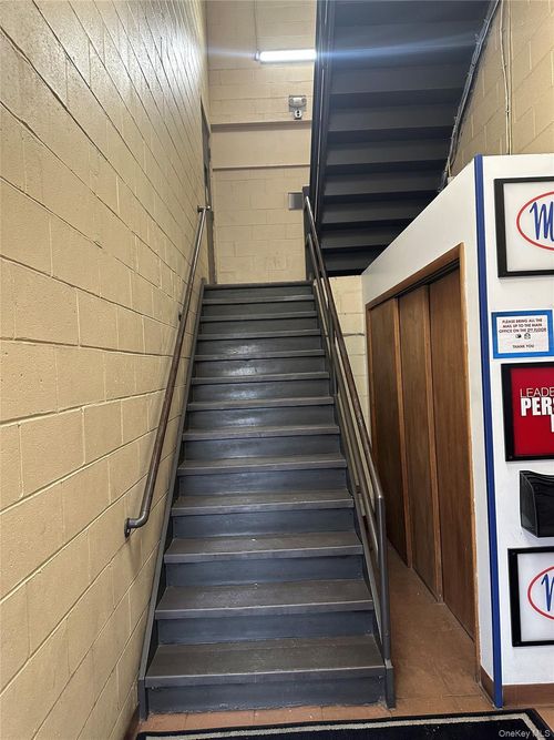 95 State St, Spring Valley, NY, 10977-3012 | Card Image