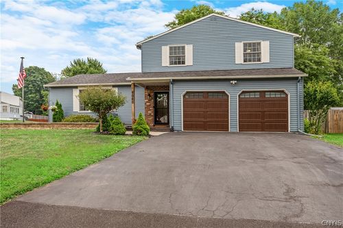 8060 Spruce Hill Dr, Clay, NY, 13041-8616 | Card Image