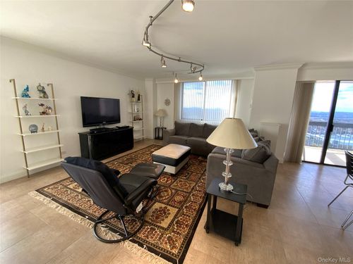 32o-27010 Grand Central Pkwy, Floral Park, NY, 11005 | Card Image