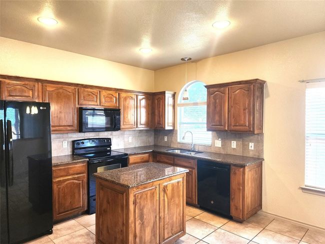 1009 Vista View Dr, House other with 3 bedrooms, 2 bathrooms and null parking in Burleson TX | Image 6