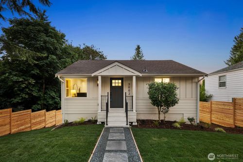 3002 Ne 97th St, Seattle, WA, 98115-2446 | Card Image