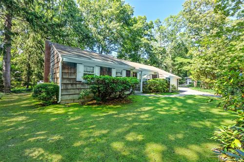 2625 Peconic Bay Blvd, Laurel, NY, 11948-1832 | Card Image