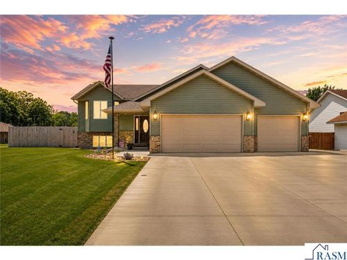 895 Ne Lee Street, Owatonna, MN, 55060-6242 | Card Image
