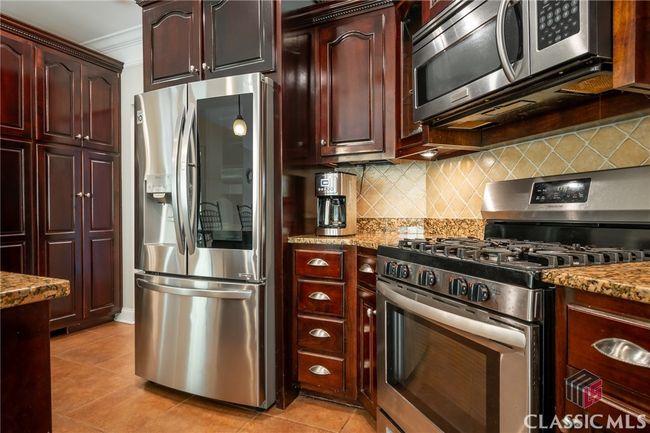 stainless appliances | Image 22