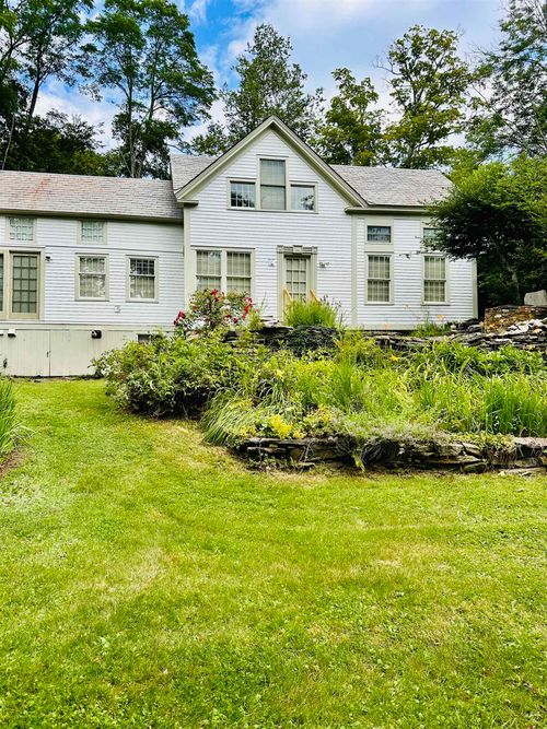 7 Cross Street, Newfane, VT, 05345 | Card Image