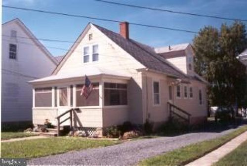 210 7th St, POCOMOKE CITY, MD, 21851-1557 | Card Image