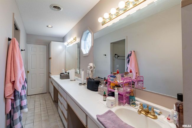 168 Lake Indian Hills Cir, House other with 4 bedrooms, 5 bathrooms and null parking in Carbondale IL | Image 24
