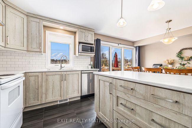 214 Argile St, House attached with 3 bedrooms, 4 bathrooms and 4 parking in Casselman ON | Image 9