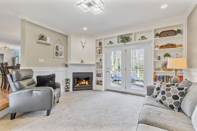 8 Penny Lane, House other with 3 bedrooms, 2 bathrooms and 6 parking in Wasaga Beach ON | Image 6