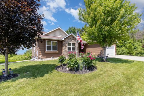 924 Mallard Ln, Belle Plaine, MN, 56011-9366 | Card Image