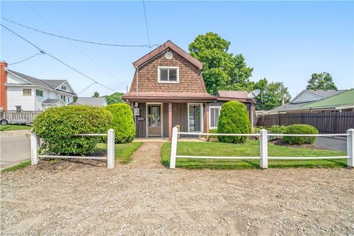 11 W Church St, Norfolk, ON, N0E1Y0 | Card Image
