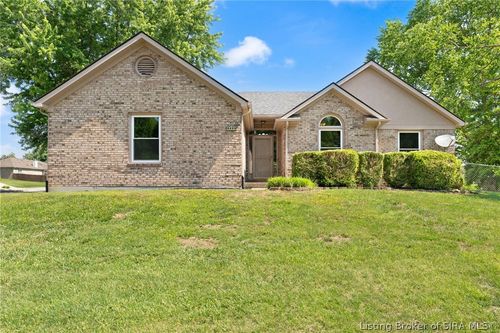 8408 Plum Run Dr, Sellersburg, IN, 47172-9066 | Card Image