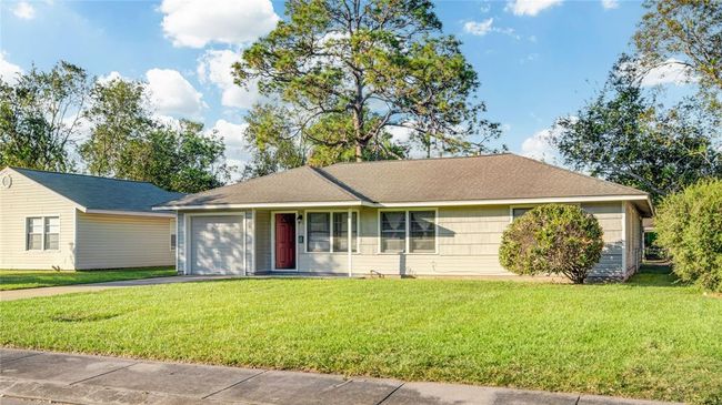 131 Laurel St, House other with 4 bedrooms, 1 bathrooms and 1 parking in Lake Jackson TX | Image 34