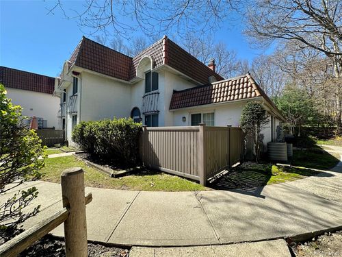 280 Brettonwoods Dr, Coram, NY, 11727 | Card Image