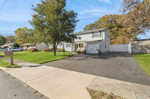 30 Fairlane Dr, Selden, NY, 11784-1758 | Card Image