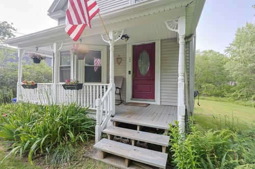 148 Hackett Ave, Attleboro, MA, 02703-6938 | Card Image
