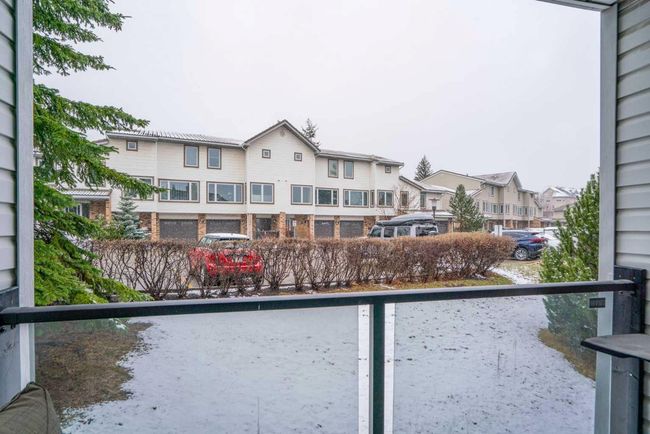 219 Coachway Lane Sw, Townhouse with 3 bedrooms, 3 bathrooms and 2 parking in Calgary AB | Image 18
