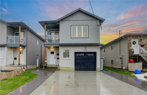 202 5th Ave, Kitchener, ON, N2C1P7 | Card Image