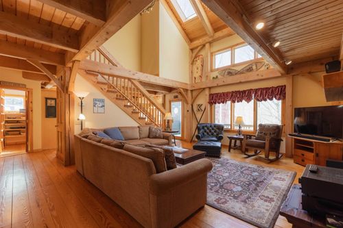 42 Airport Rd, West Dover, VT, 05356-8914 | Card Image