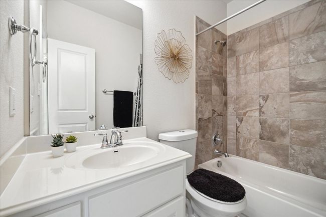 Bathroom 2 (Upstairs) | Image 27