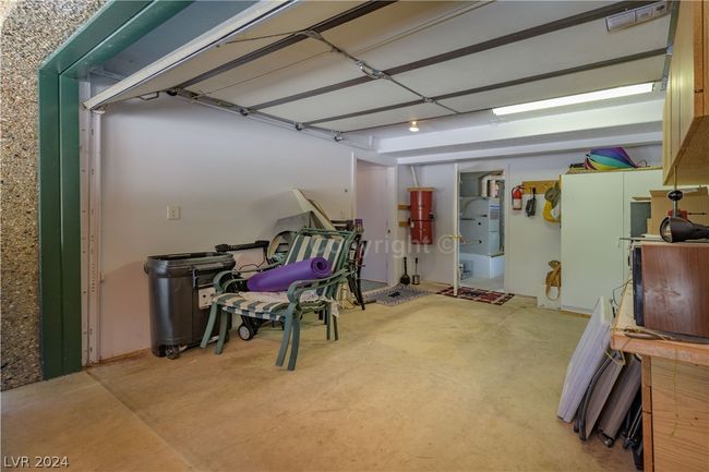 Attached garage | Image 25