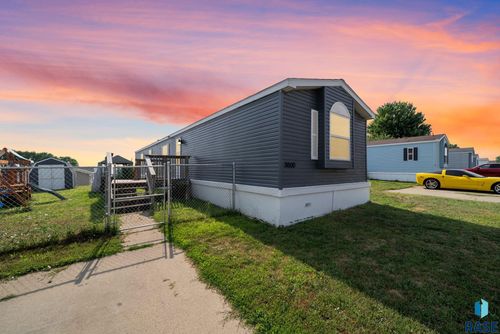 3000 N Fiero Pl Place, Sioux Falls, SD, 57104 | Card Image