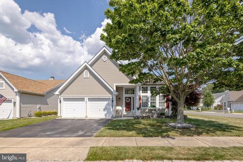 2 Woodlake Ct, Barnegat, NJ, 08005-5527 | Card Image